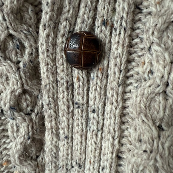 Aran Mõr Irish Merino Wool Button Up Cardigan - Picture 3 of 8